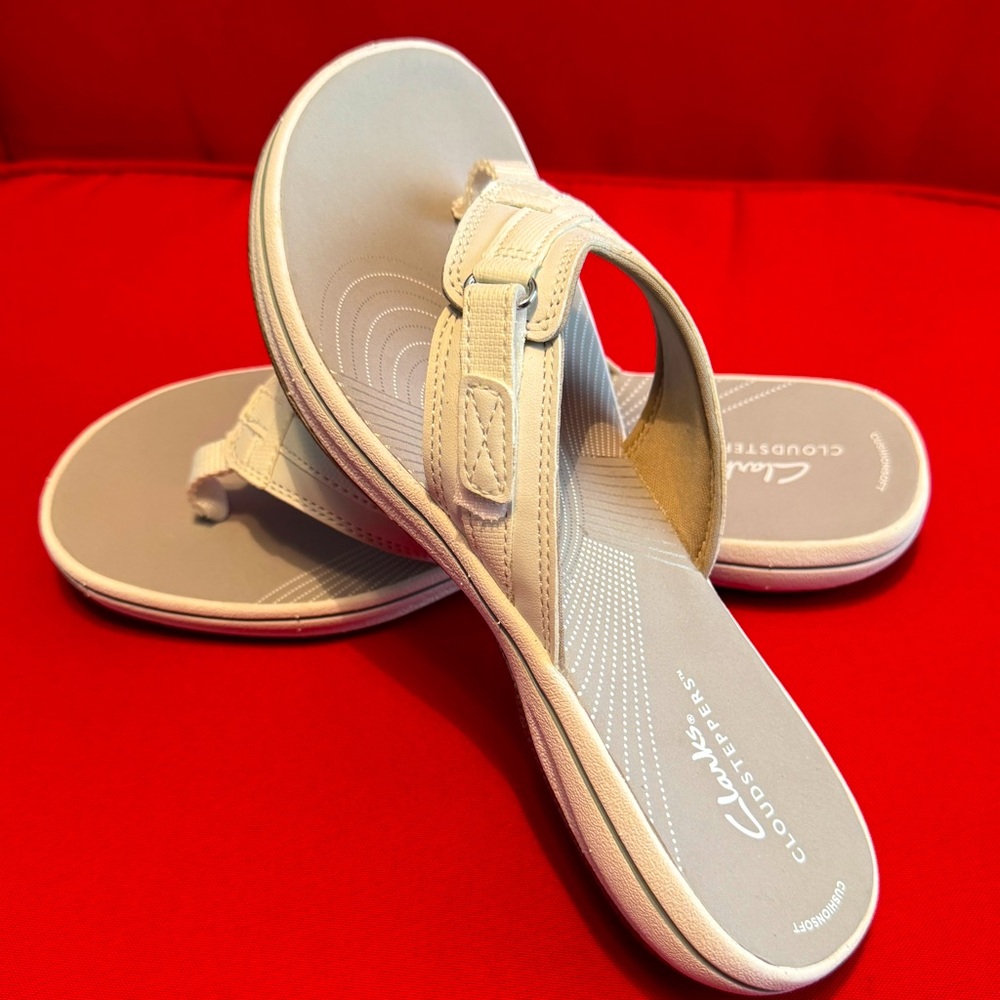 SOLD - *NWOT* Clarks CloudSteppers - BreezeSea Sandals